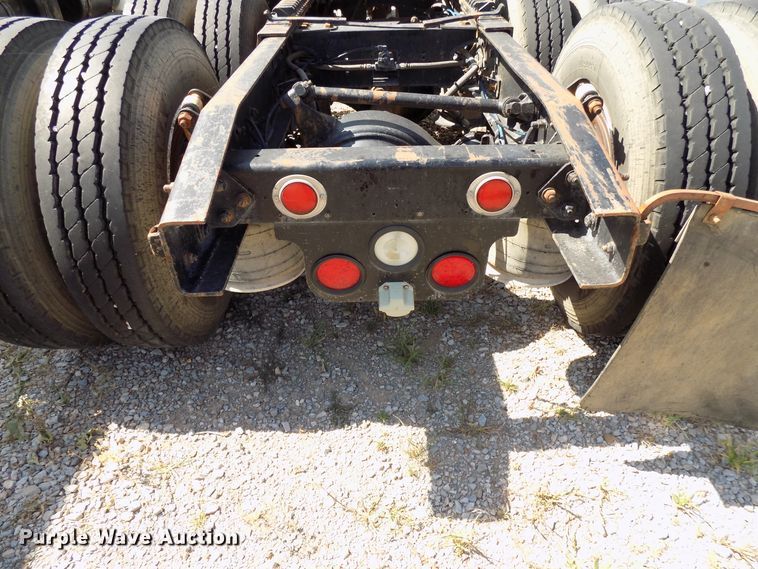 image for item DG4068 2002 Freightliner Century Class ST semi truck