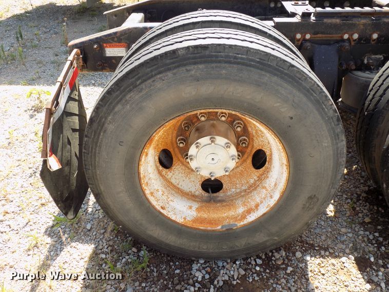 image for item DG4068 2002 Freightliner Century Class ST semi truck