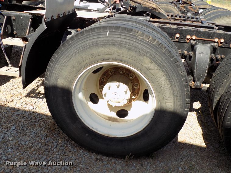 image for item DG4068 2002 Freightliner Century Class ST semi truck