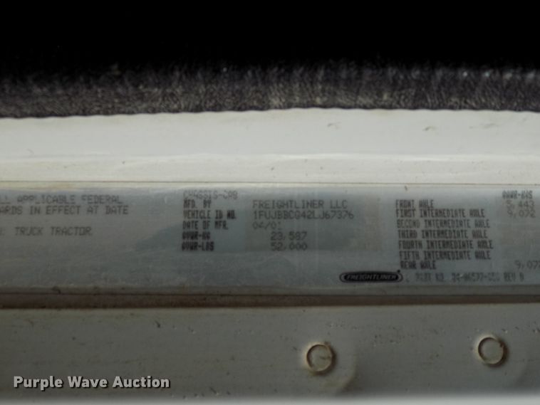 image for item DG4068 2002 Freightliner Century Class ST semi truck