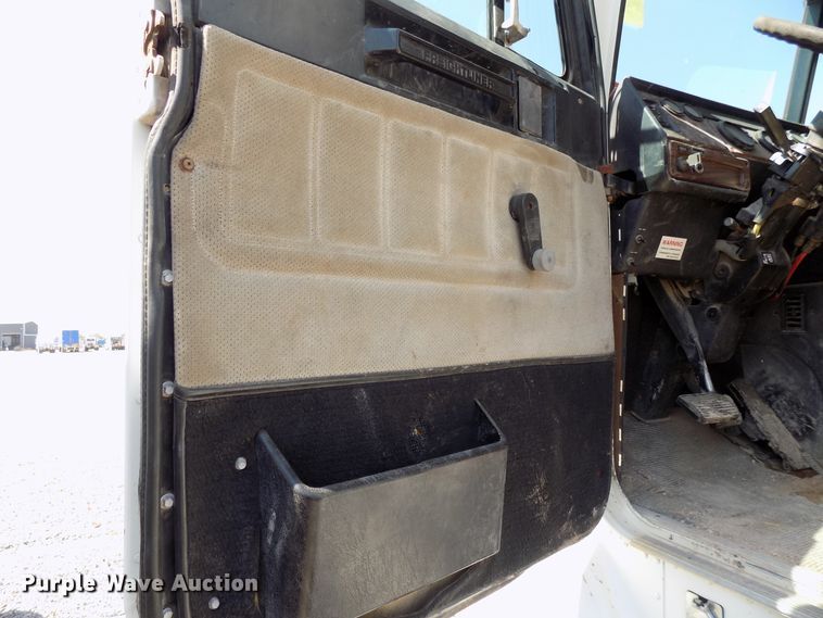 image for item DG4070 1998 Freightliner FLD semi truck