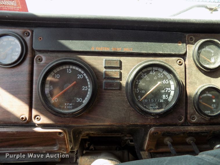 image for item DG4070 1998 Freightliner FLD semi truck