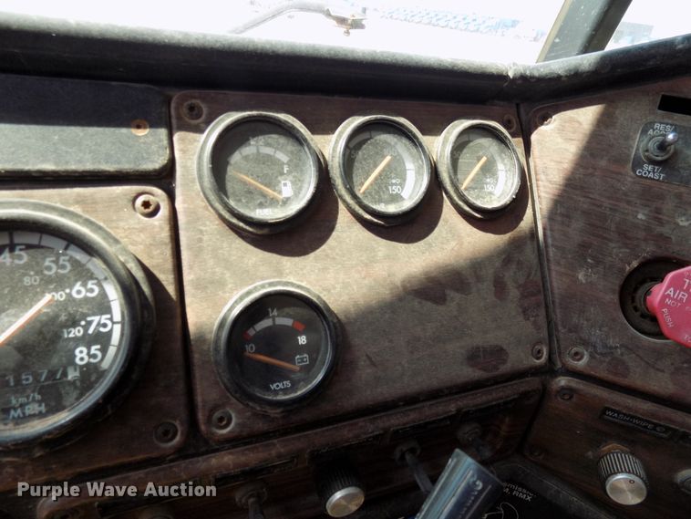 image for item DG4070 1998 Freightliner FLD semi truck