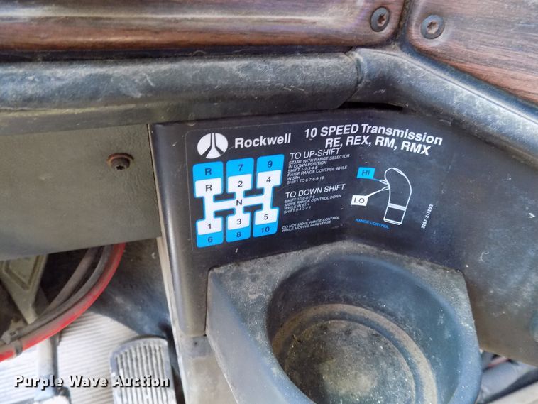 image for item DG4070 1998 Freightliner FLD semi truck