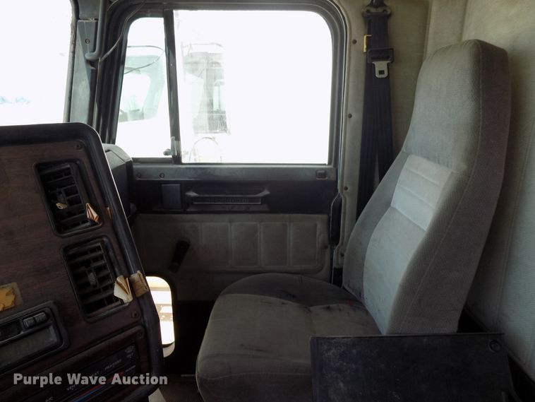 image for item DG4070 1998 Freightliner FLD semi truck