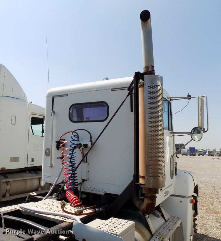 image for item DG4070 1998 Freightliner FLD semi truck