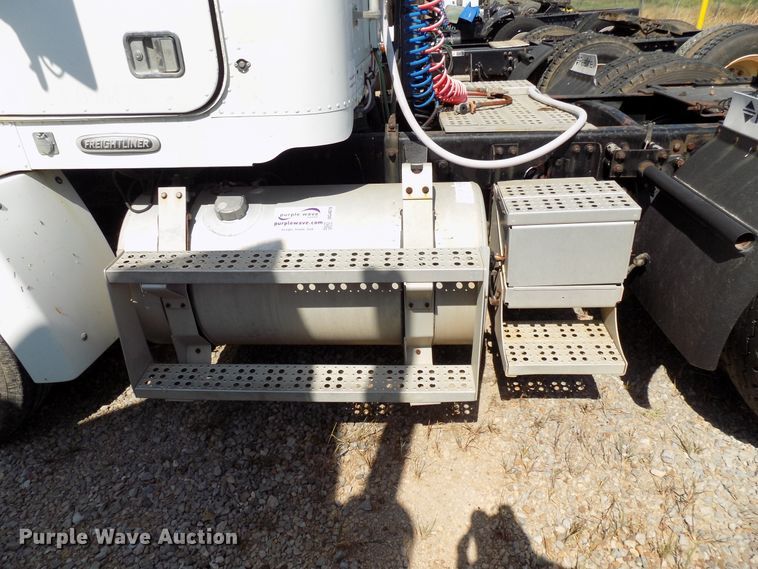 image for item DG4070 1998 Freightliner FLD semi truck