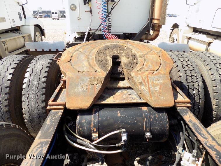 image for item DG4070 1998 Freightliner FLD semi truck