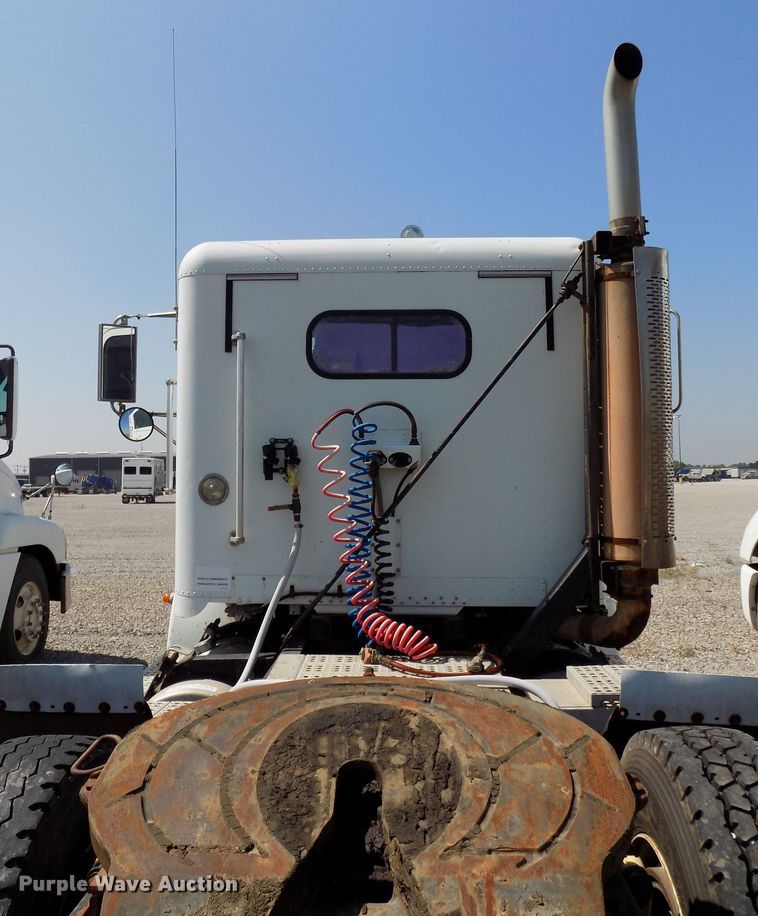 image for item DG4070 1998 Freightliner FLD semi truck