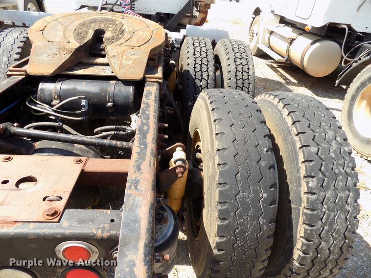 image for item DG4070 1998 Freightliner FLD semi truck