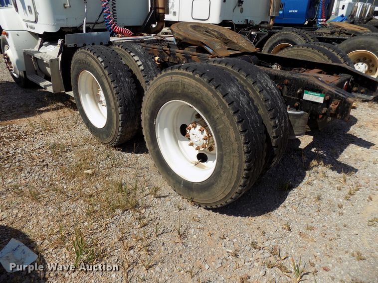 image for item DG4070 1998 Freightliner FLD semi truck