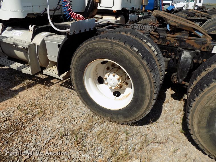 image for item DG4070 1998 Freightliner FLD semi truck