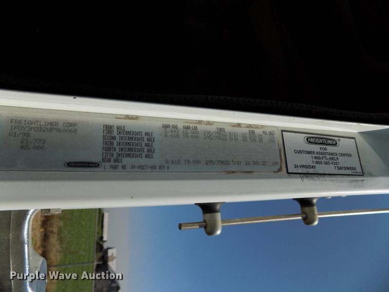 image for item DG4070 1998 Freightliner FLD semi truck