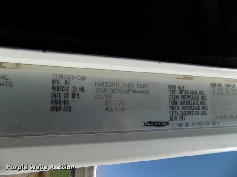 image for item DG4070 1998 Freightliner FLD semi truck