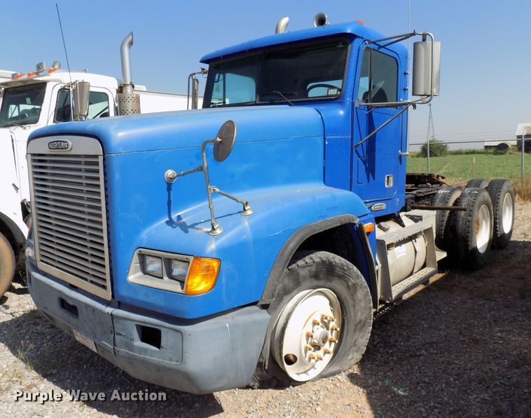 image for item DG4071 2000 Freightliner FLD semi truck