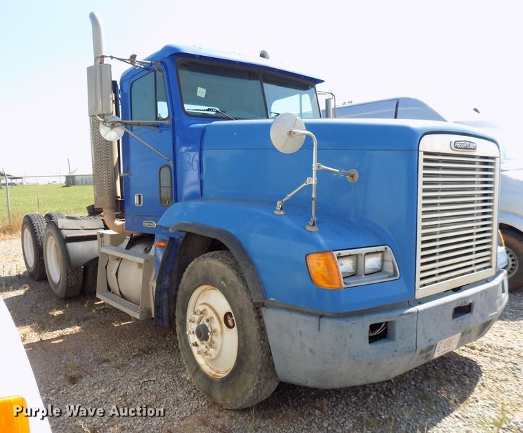 image for item DG4071 2000 Freightliner FLD semi truck