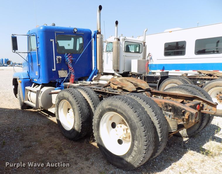 image for item DG4071 2000 Freightliner FLD semi truck