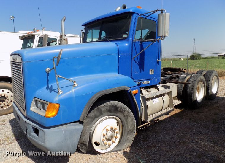 image for item DG4071 2000 Freightliner FLD semi truck