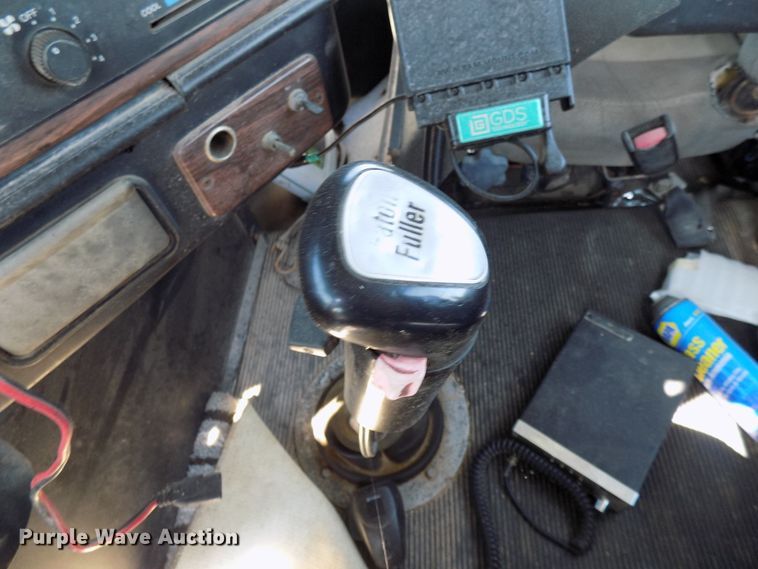 image for item DG4071 2000 Freightliner FLD semi truck