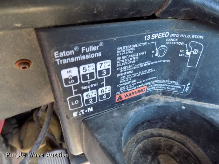 image for item DG4071 2000 Freightliner FLD semi truck