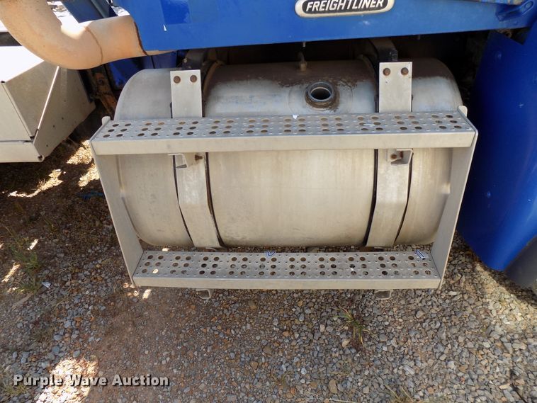 image for item DG4071 2000 Freightliner FLD semi truck