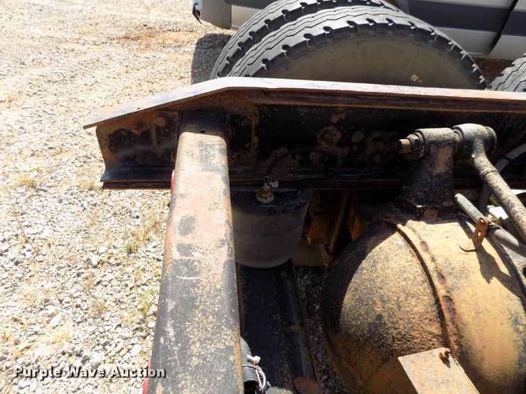 image for item DG4071 2000 Freightliner FLD semi truck