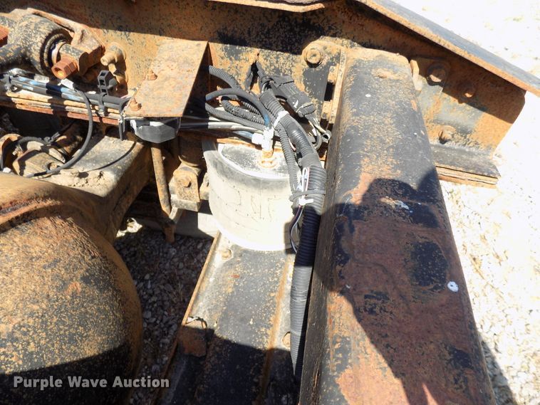 image for item DG4071 2000 Freightliner FLD semi truck