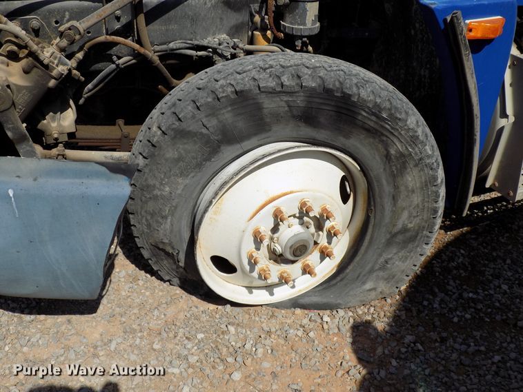 image for item DG4071 2000 Freightliner FLD semi truck