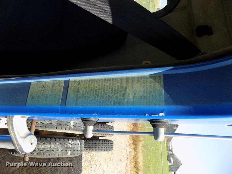 image for item DG4071 2000 Freightliner FLD semi truck