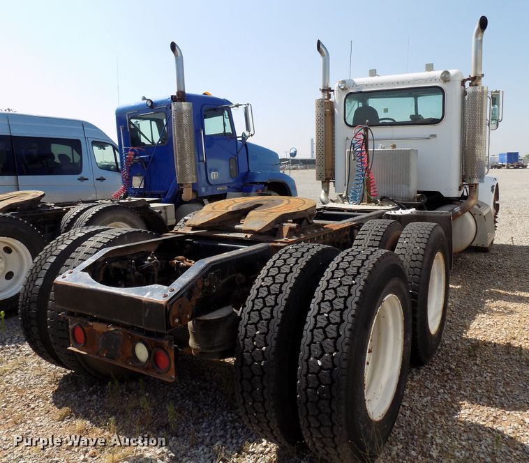 image for item DG4072 2003 Peterbilt 378 semi truck