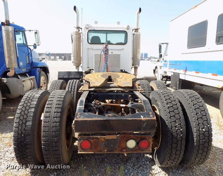 image for item DG4072 2003 Peterbilt 378 semi truck