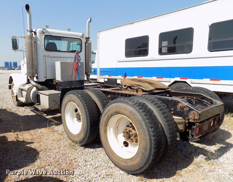 image for item DG4072 2003 Peterbilt 378 semi truck