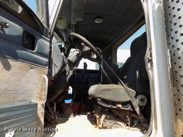 image for item DG4072 2003 Peterbilt 378 semi truck