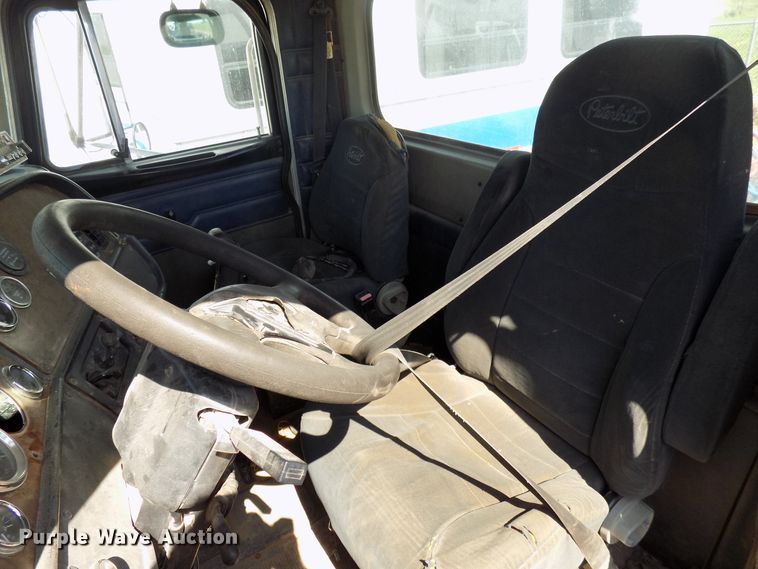image for item DG4072 2003 Peterbilt 378 semi truck
