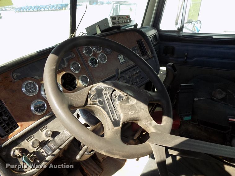 image for item DG4072 2003 Peterbilt 378 semi truck