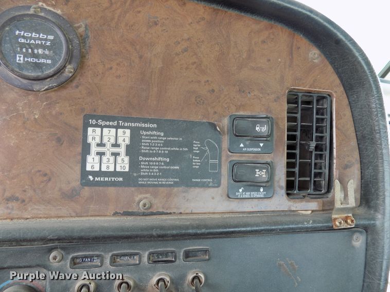 image for item DG4072 2003 Peterbilt 378 semi truck