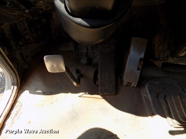 image for item DG4072 2003 Peterbilt 378 semi truck