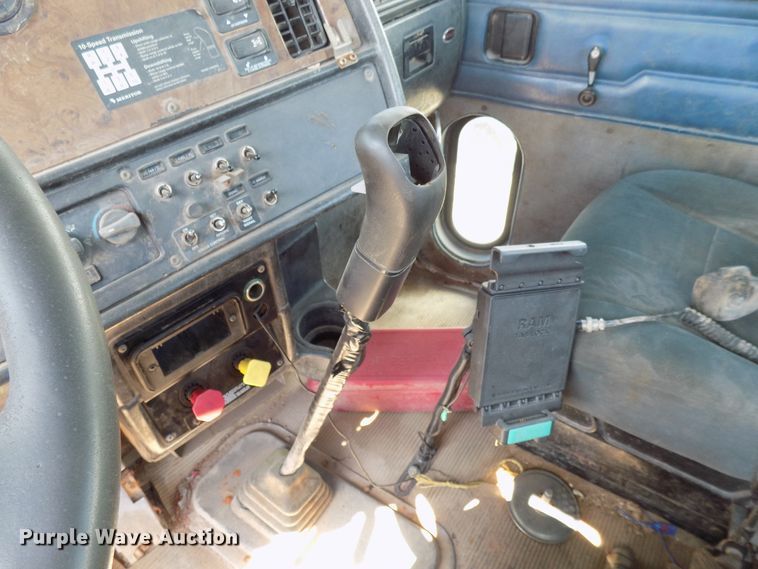 image for item DG4072 2003 Peterbilt 378 semi truck