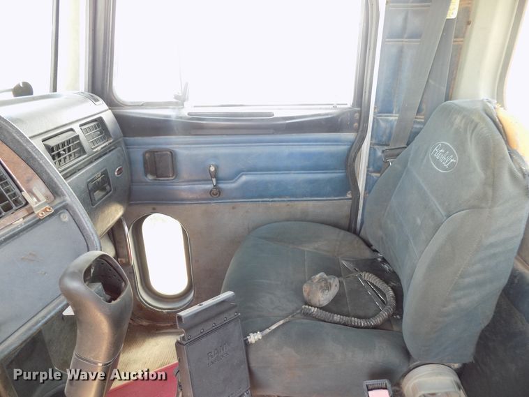 image for item DG4072 2003 Peterbilt 378 semi truck