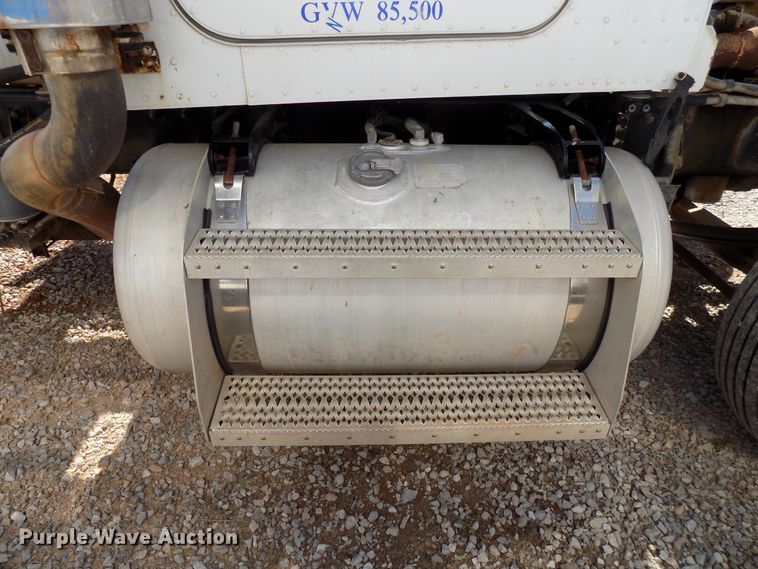 image for item DG4072 2003 Peterbilt 378 semi truck