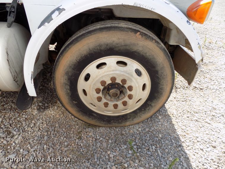 image for item DG4072 2003 Peterbilt 378 semi truck