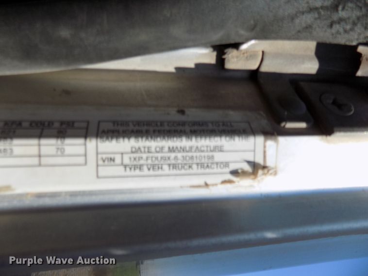 image for item DG4072 2003 Peterbilt 378 semi truck