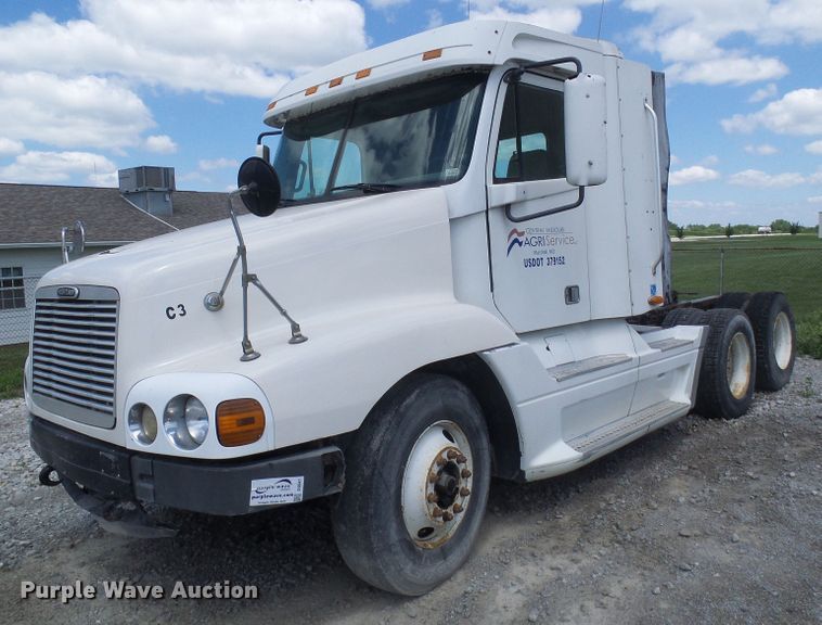 image for item DI0547 2000 Freightliner Century Class semi truck