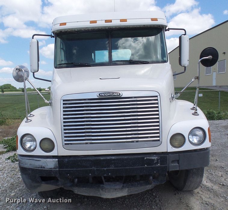 image for item DI0547 2000 Freightliner Century Class semi truck
