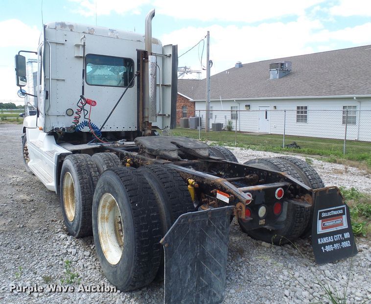 image for item DI0547 2000 Freightliner Century Class semi truck