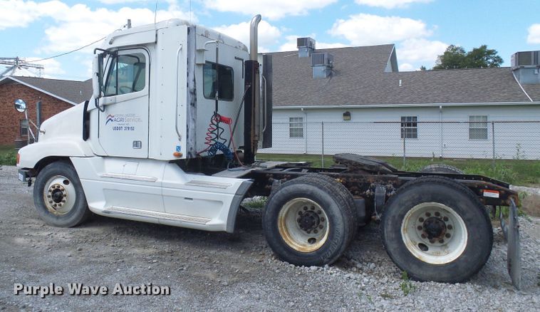 image for item DI0547 2000 Freightliner Century Class semi truck