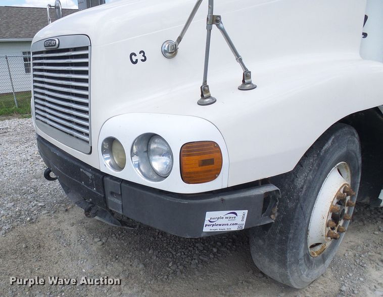 image for item DI0547 2000 Freightliner Century Class semi truck