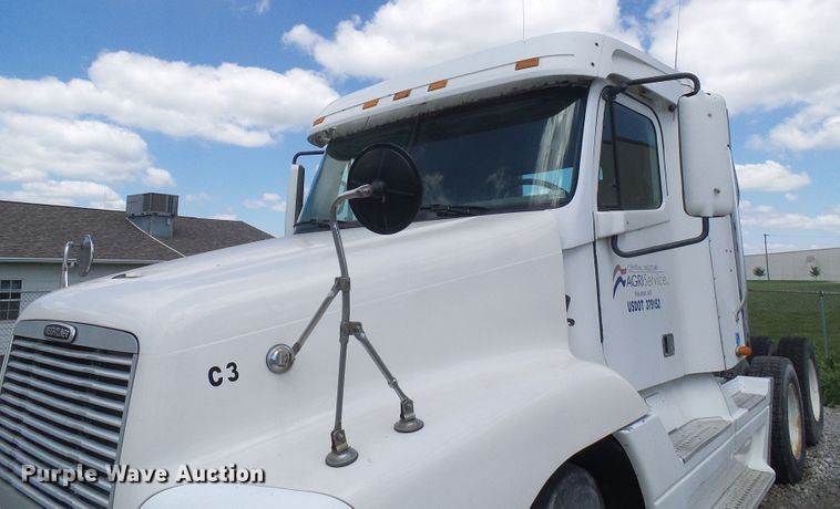 image for item DI0547 2000 Freightliner Century Class semi truck