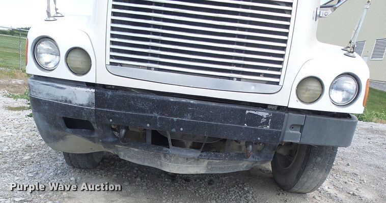 image for item DI0547 2000 Freightliner Century Class semi truck