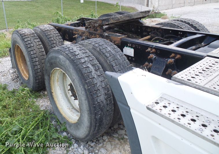 image for item DI0547 2000 Freightliner Century Class semi truck